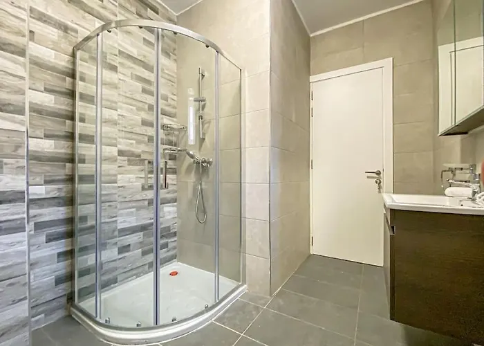 Lovely 1- Bedroom In *