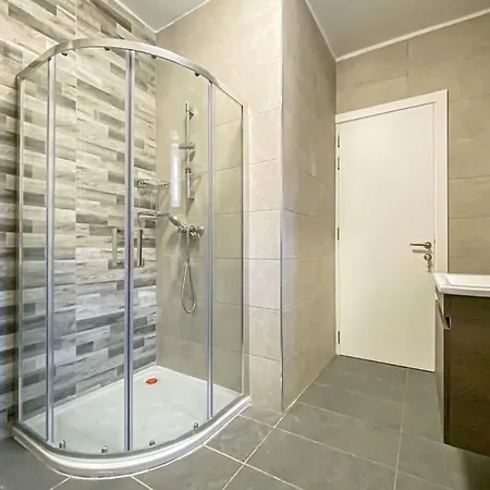 Lovely 1- Bedroom In *